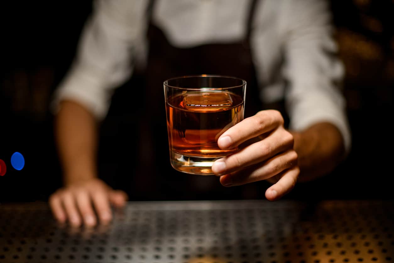 responsible-alcohol-beverage-service-in-restaurant-ultimate-guide